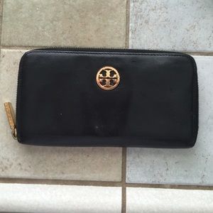 💥FLASH SALE💥 Authentic Tory burch zippy wallet