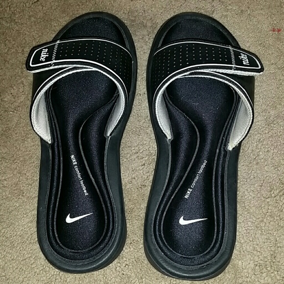 NIKE women's slip ons