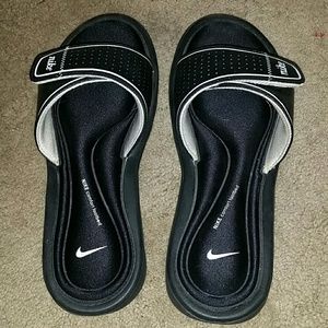 NIKE women's slip ons