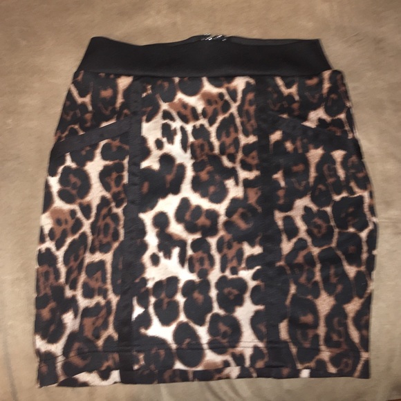 Cheetah print Skirt - Picture 2 of 2
