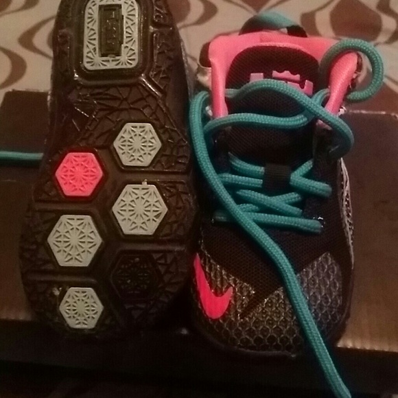 Lebron James - Picture 2 of 3