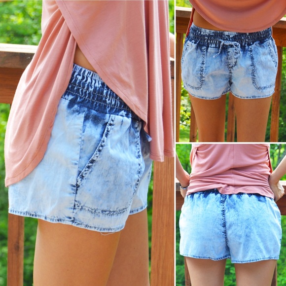 Boutique Sand Dollar Light Wash Chambray Shorts - Picture 2 of 3