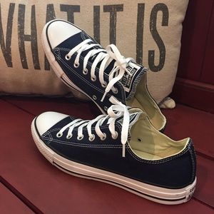 NEW Navy blue Converse, Women size 10 Men Size 8