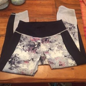 Lululemon floral crops. Size 4.