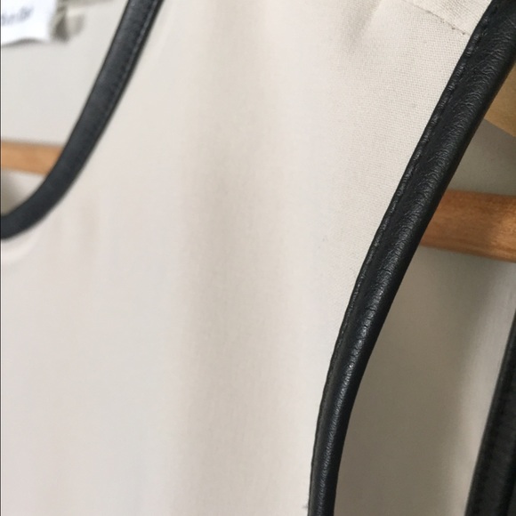 CALVIN KLEIN Sleeveless Blouse - Picture 3 of 4
