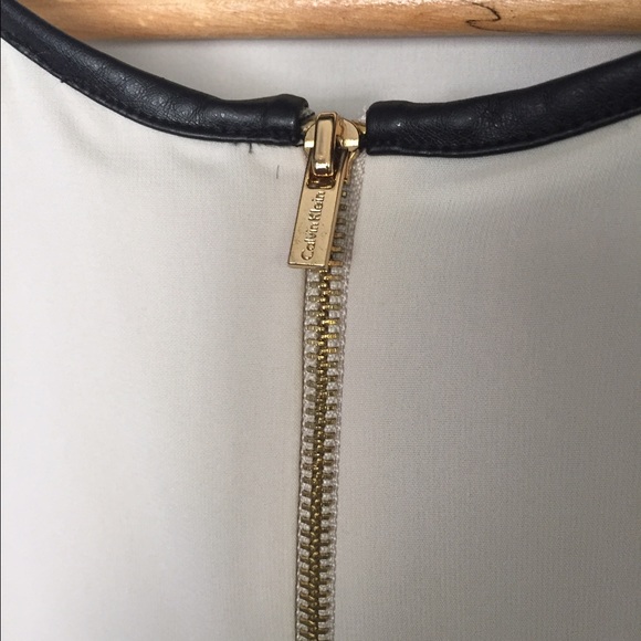 CALVIN KLEIN Sleeveless Blouse - Picture 4 of 4