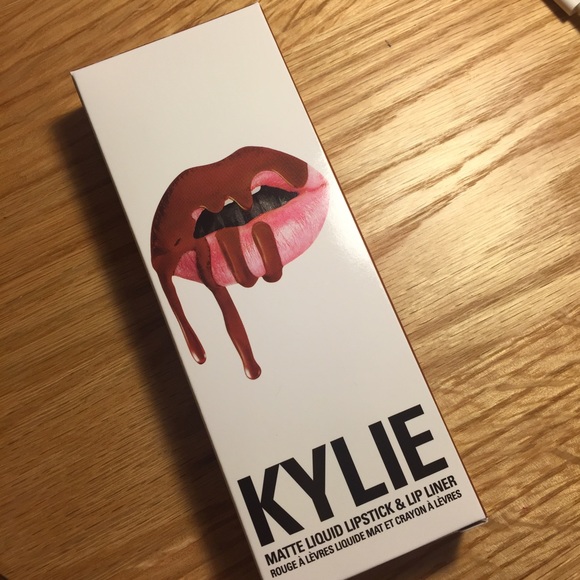 Kylie Lip Kit in Dolce K