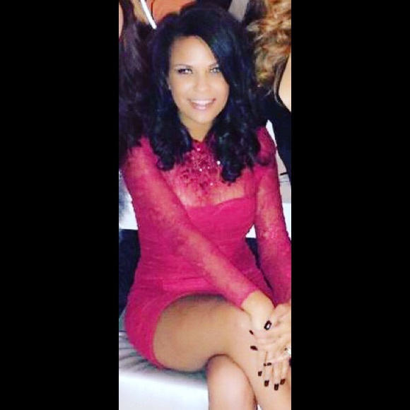 Red long sleeve Bebe dress - Picture 2 of 3