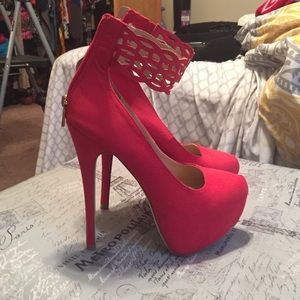 Red pumps