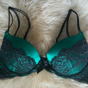 NWOT Victoria's Secret Very Sexy plunge bra