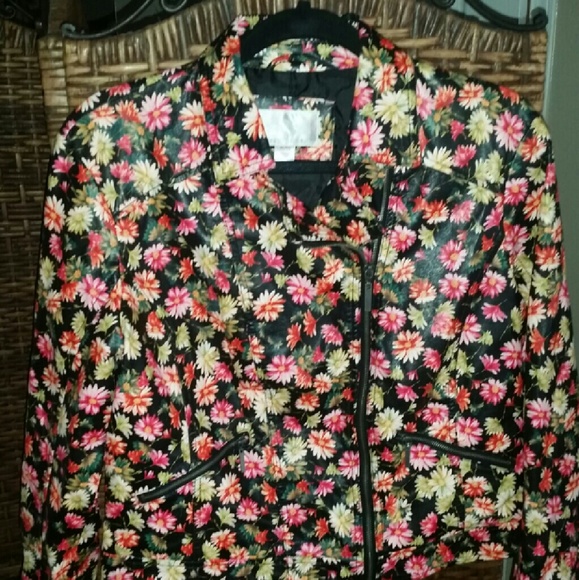 Xhilaration Jackets & Blazers - 😍Beautiful faux leather material summer jacket😘