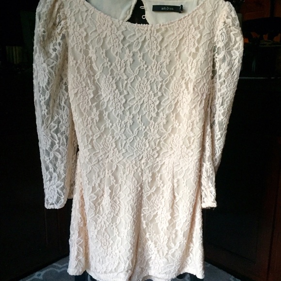 Open back lace romper - Picture 3 of 4