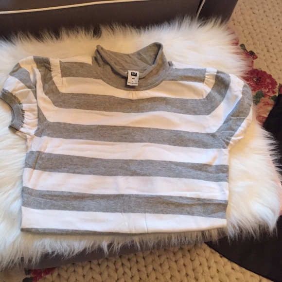SOLD! Gap Summer Sweater - Picture 2 of 4