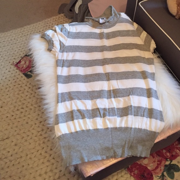 SOLD! Gap Summer Sweater - Picture 3 of 4