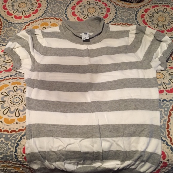 SOLD! Gap Summer Sweater - Picture 4 of 4