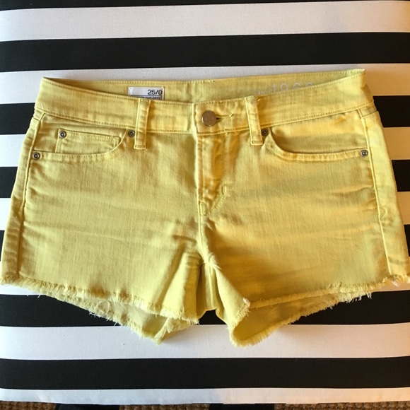 GAP short shorts in mellow yellow