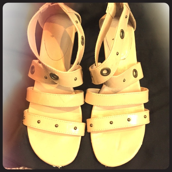 Tan sandals offers welcome