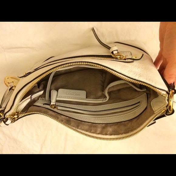 White Michael Kors Small Purse - Picture 3 of 4