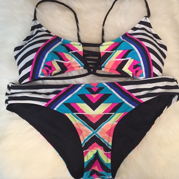 Rip curl bikini top and bottom both SZ s