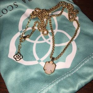 Kendra Scott Oliver necklace