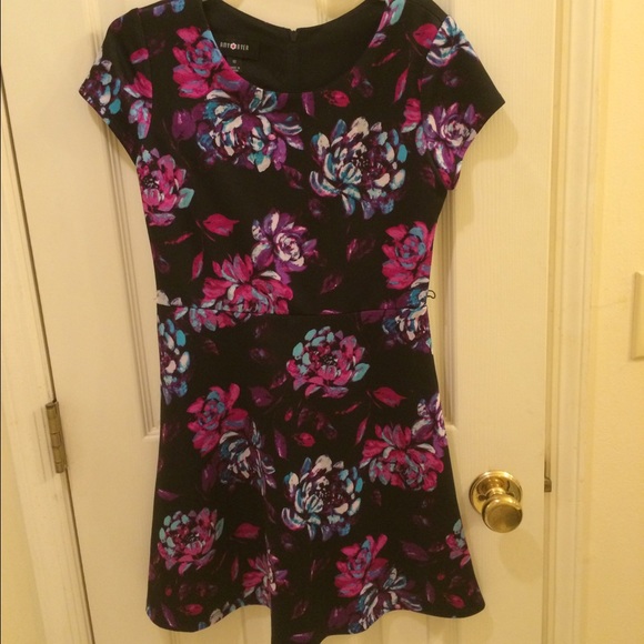 CHILD'S dress