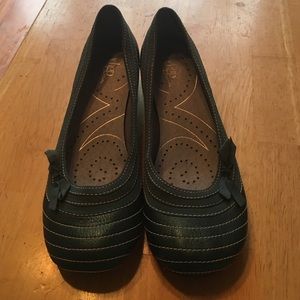 Indigo by Clarks vintage heeled flats