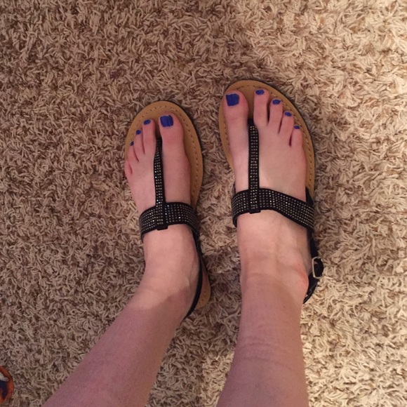 Black sandals ! - Picture 3 of 3