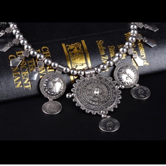 Necklace - Picture 2 of 3
