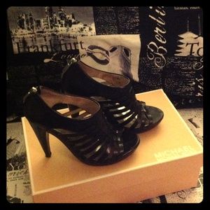 MICHAEL KORS SUMMER PUMP