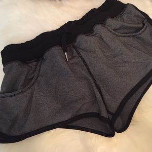 Lulu Lemon shorts SZ xs