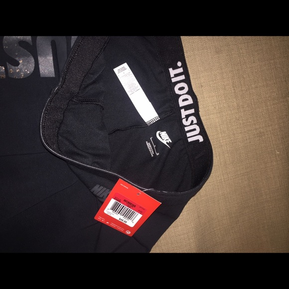 💜Nike Leg a See Metallic Leggings💜 - Picture 3 of 4