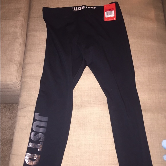 💜Nike Leg a See Metallic Leggings💜 - Picture 4 of 4