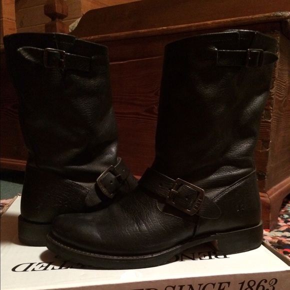 Black Veronica short frye boots