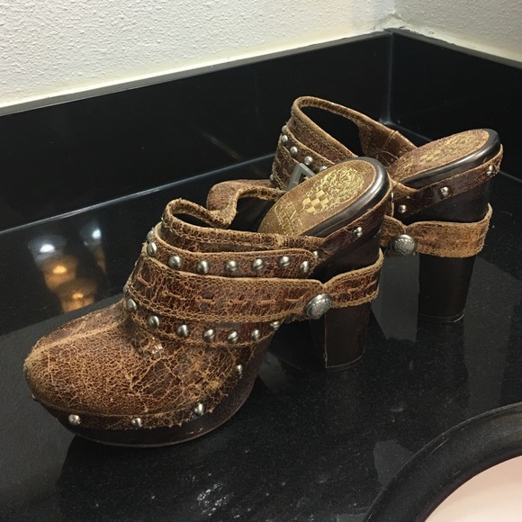Vince Camuto Clogs