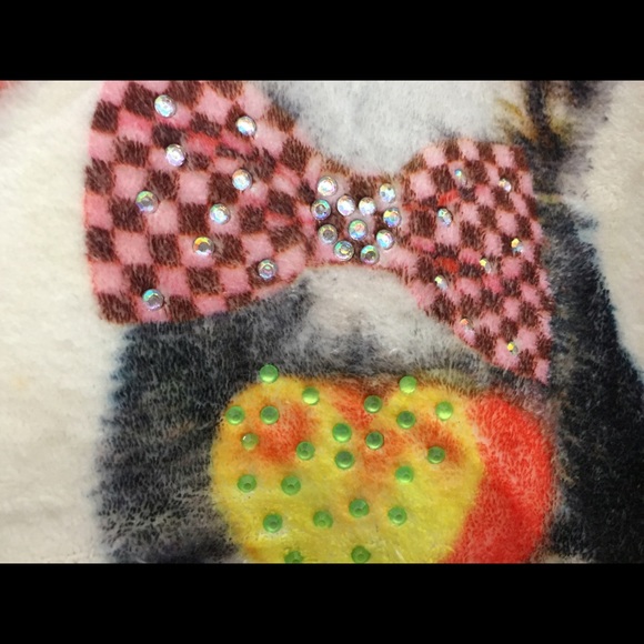 Super cozy printed sweatshirt: girls xl size 16 - Picture 3 of 4