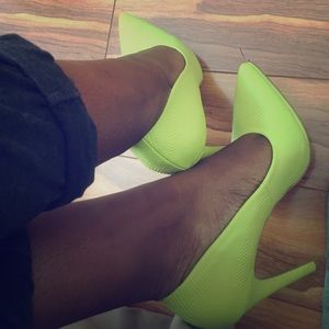 Brand new Lime green pumps