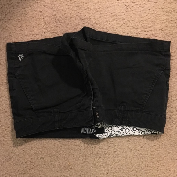 Volcom black shorts size 0
