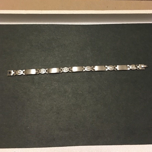4/$25 ** New 8" silver pl titanium bracelet