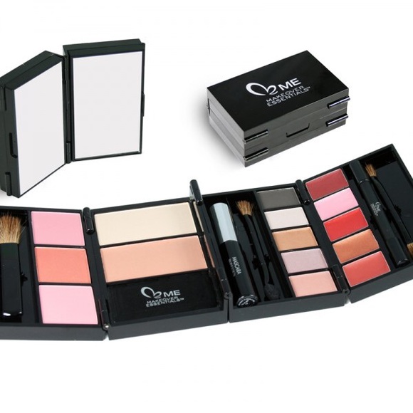 Makeover Essentials Beauty Diary Kit...New - Picture 1 of 1