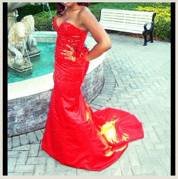 Beautiful sequined beaded Prom Dress - Picture 2 of 4