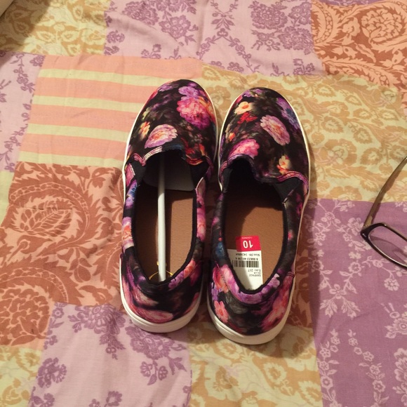 Floral Pumps Fashion Sneakers Size 10