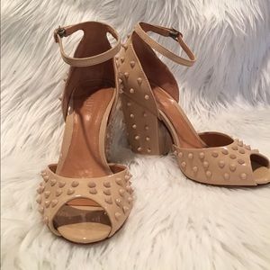 Schutz Verniz studded sandal pumps