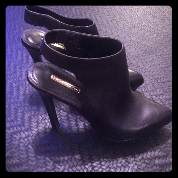 BCBGeneration Almond toe bootie
