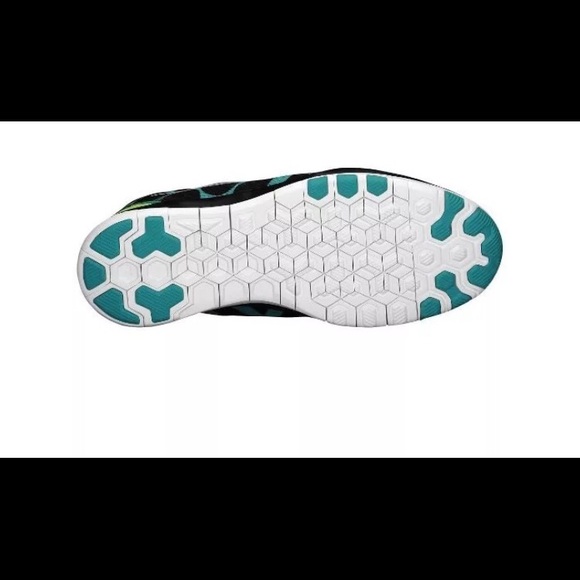 SOLD- Nike Women's Free 5.0 Tr Fit 5 PRT - Picture 3 of 4