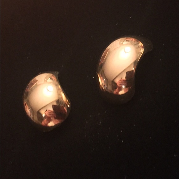 VINTAGE CHRISTIAN DIOR GOLD CLIP ON EARRINGS - Picture 2 of 3