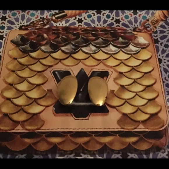 VINTAGE CHRISTIAN DIOR GOLD CLIP ON EARRINGS - Picture 1 of 3