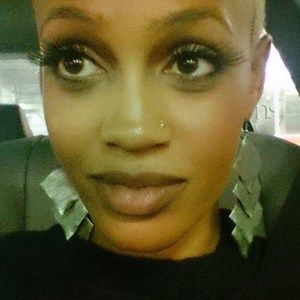 Meet your Posher, Azziza