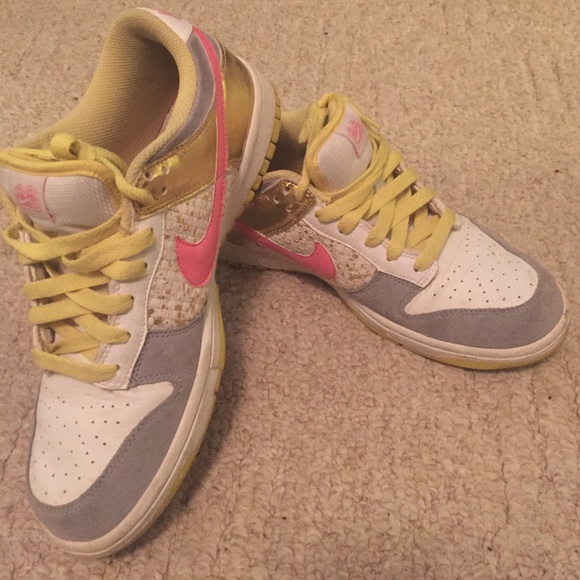 Nike Tennis Shoes - Picture 2 of 4