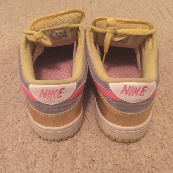 Nike Tennis Shoes - Picture 3 of 4