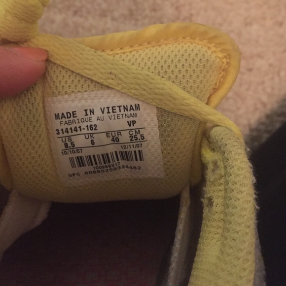 Nike Tennis Shoes - Picture 4 of 4